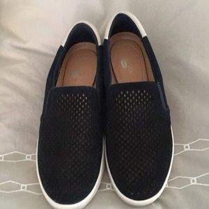 Dr. Scholl’s Scout slip ons. Navy Suede
